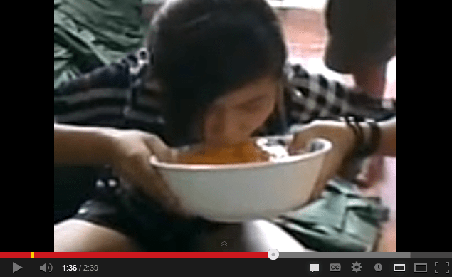 Chuyện lạ Việt Nam cô gái uống 20 quả trứng vịt sống