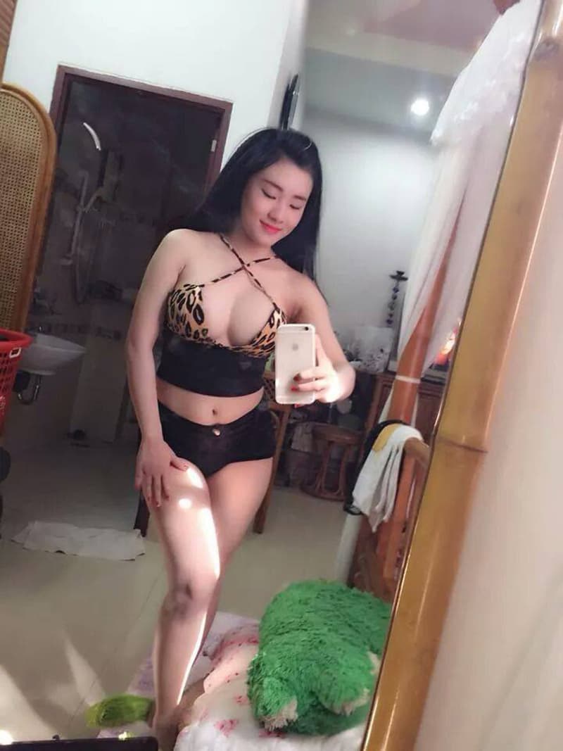 truyen loan luan moi nhat toi nhin len chi gai tam truong hinh anh 2